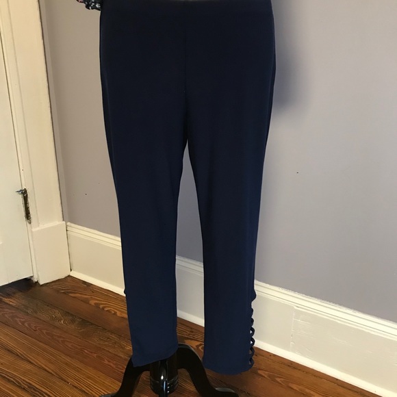 Capri length leggings with ankle detail - Picture 5 of 9